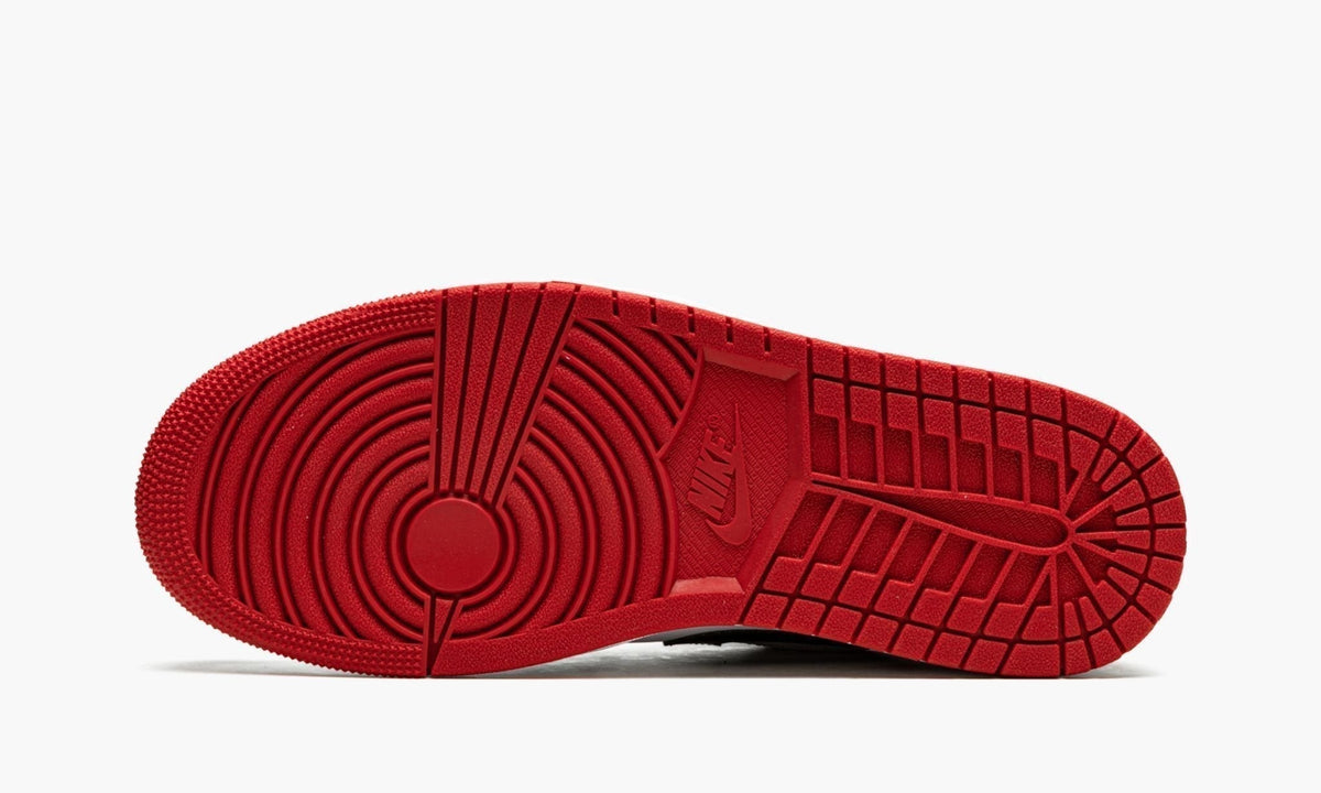 Air Jordan 1 Low Bred Toe Sneakers