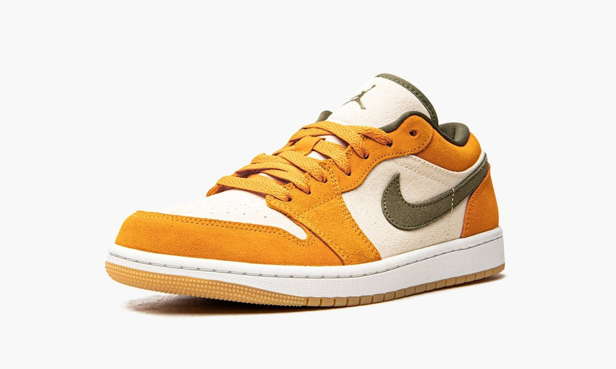 Air Jordan 1 Low SE Light Curry Sneakers