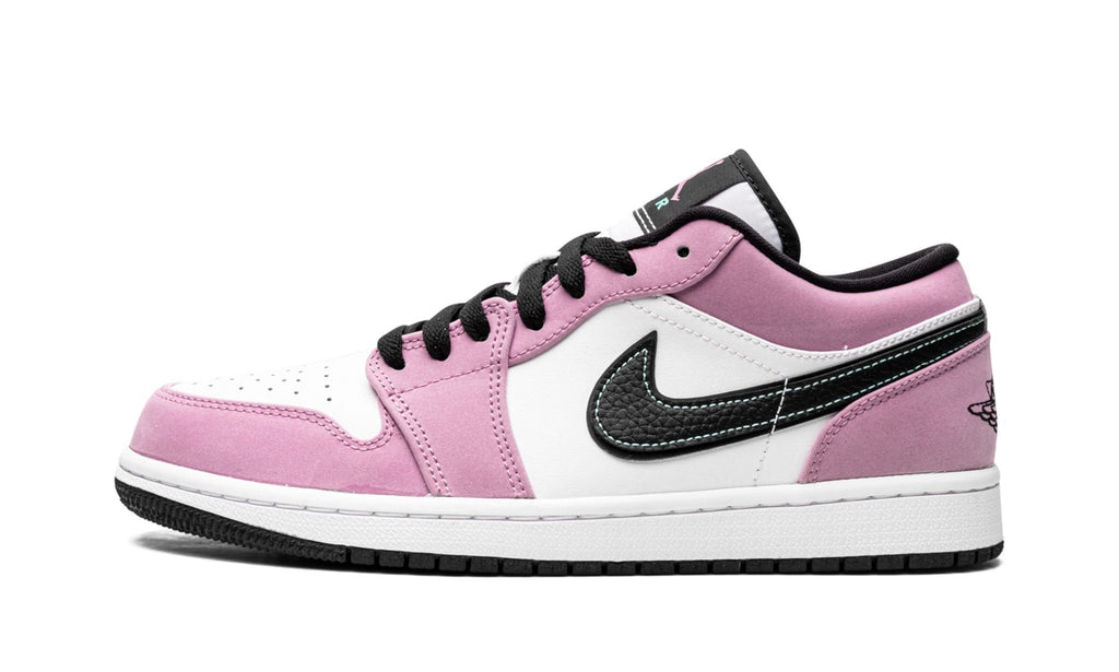 Air Jordan 1 Low SE Violet Shock Sneakers