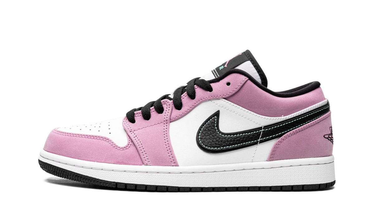 Air Jordan 1 Low SE Violet Shock Sneakers