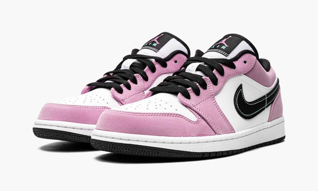 Air Jordan 1 Low SE Violet Shock Sneakers