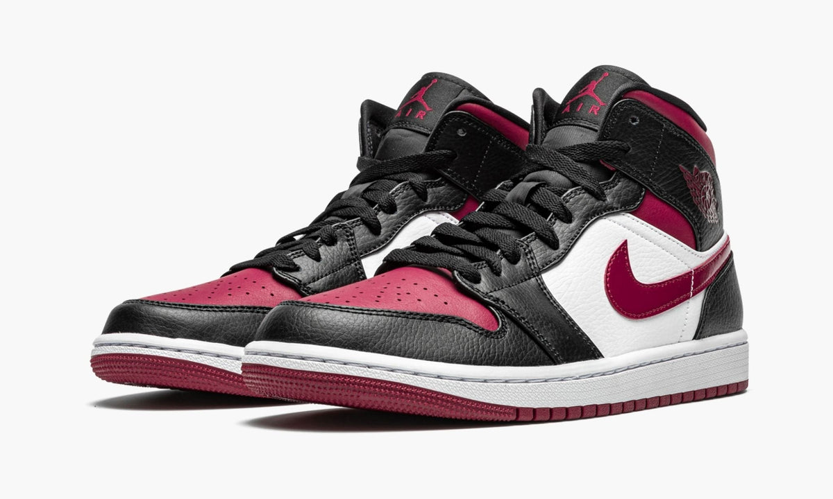 Air Jordan 1 Mid Bred Toe Sneakers