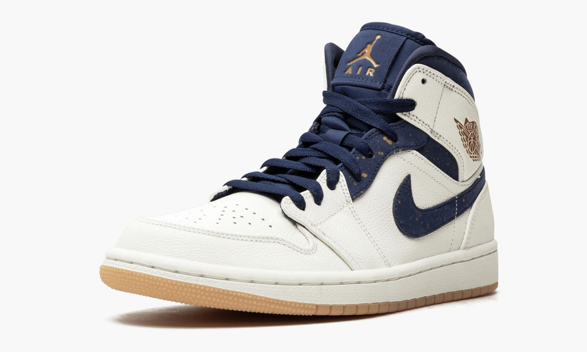 Air Jordan 1 Mid Jeter Sneakers