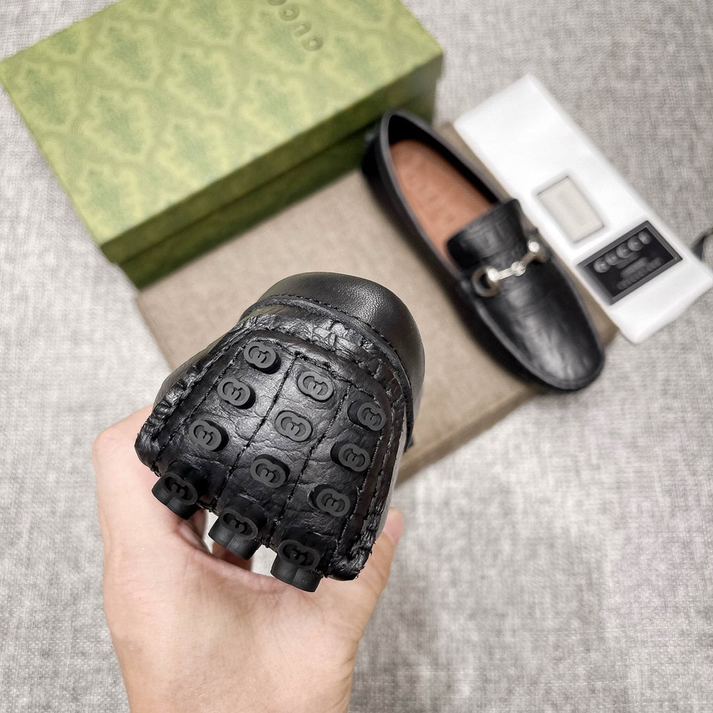 Gucci Black Textured Loafers — detail