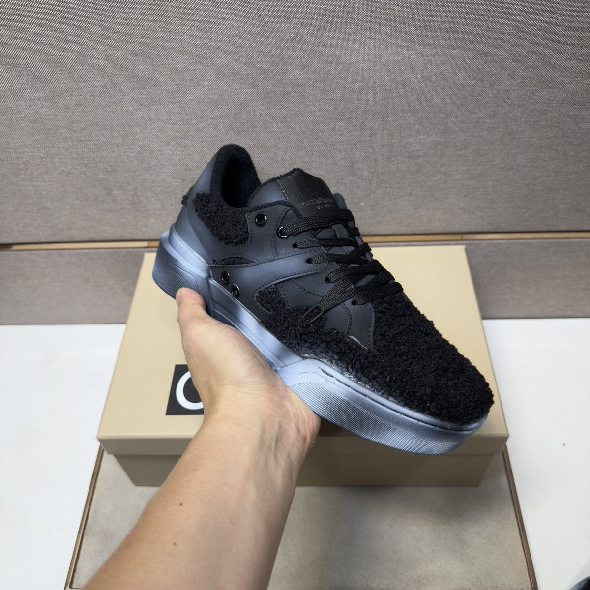 Dolce & Gabbana Black Textured Low-Top Sneakers — model