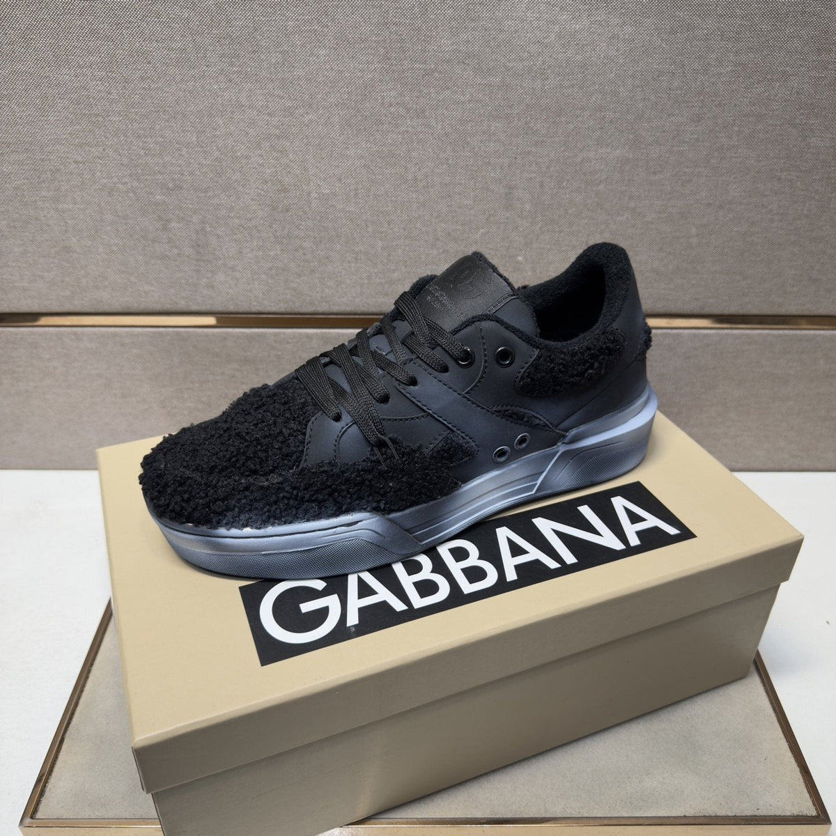 Dolce & Gabbana Black Textured Low-Top Sneakers — side