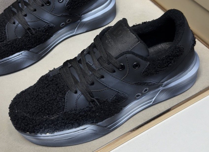 Dolce & Gabbana Black Textured Low-Top Sneakers — front