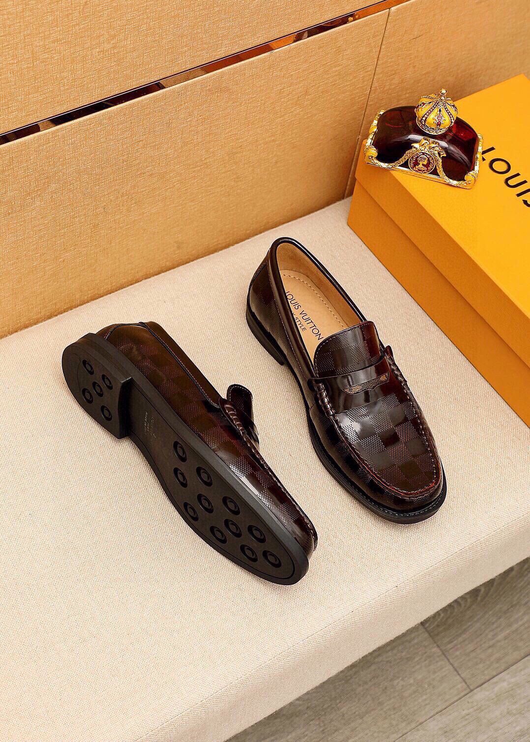 微商相册测试鞋子-Louis Vuitton Dark Brown Textured Loafers — side