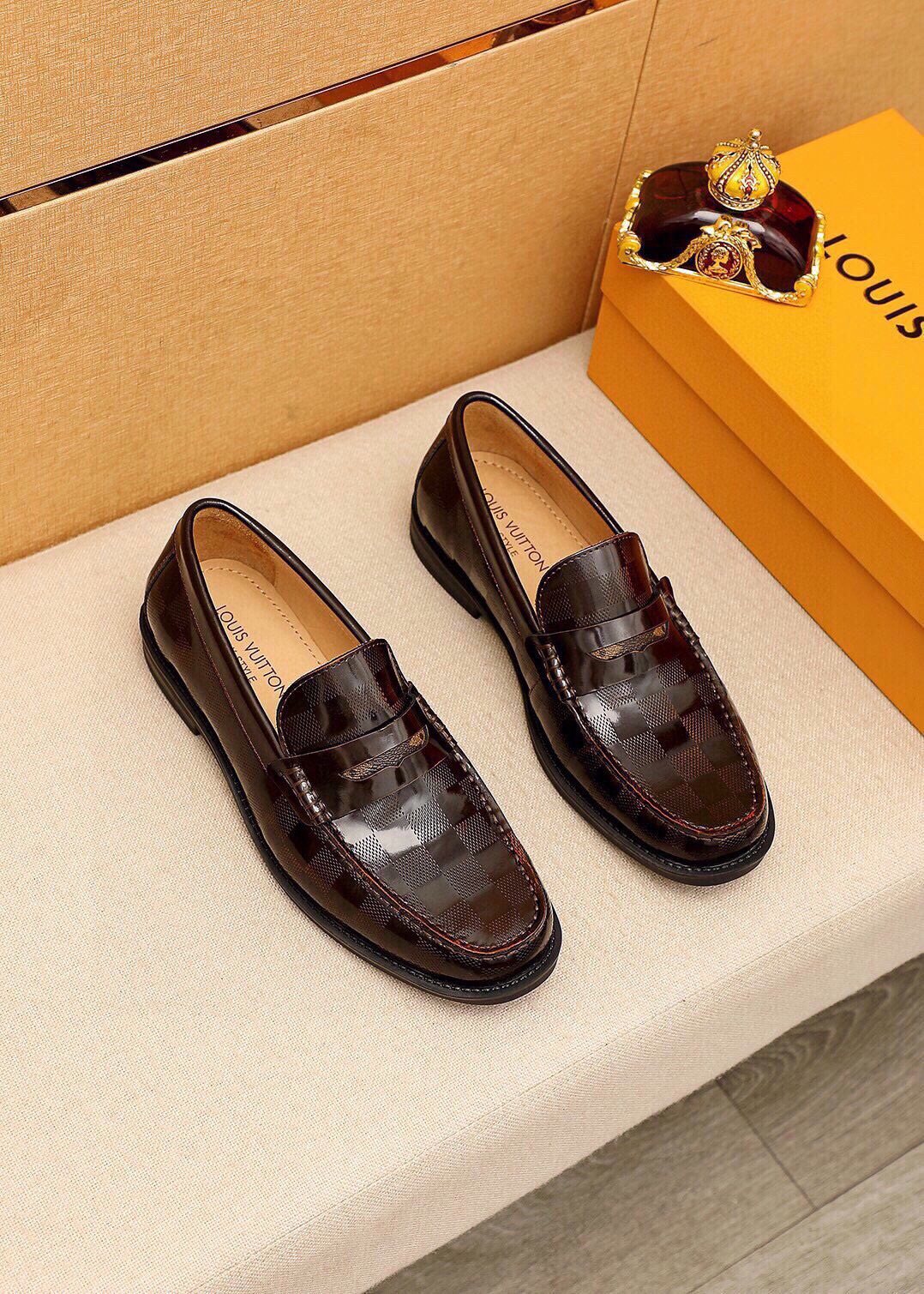 微商相册测试鞋子-Louis Vuitton Dark Brown Textured Loafers — hero