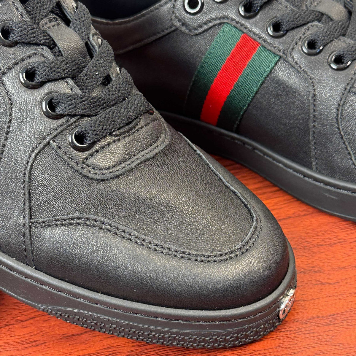 Gucci Green and Red Stripe Sneakers — detail