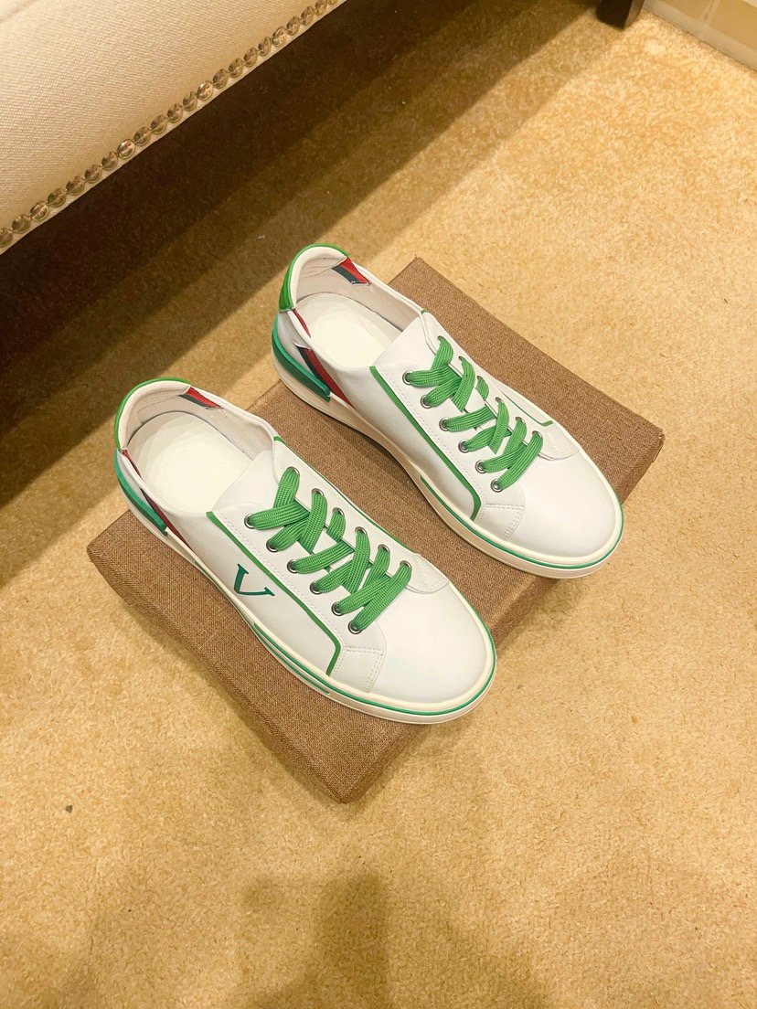 White Green Red Low-Top Sneakers — front