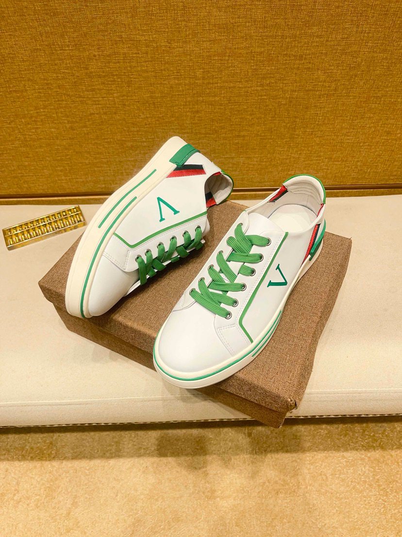 White Green Red Low-Top Sneakers — front