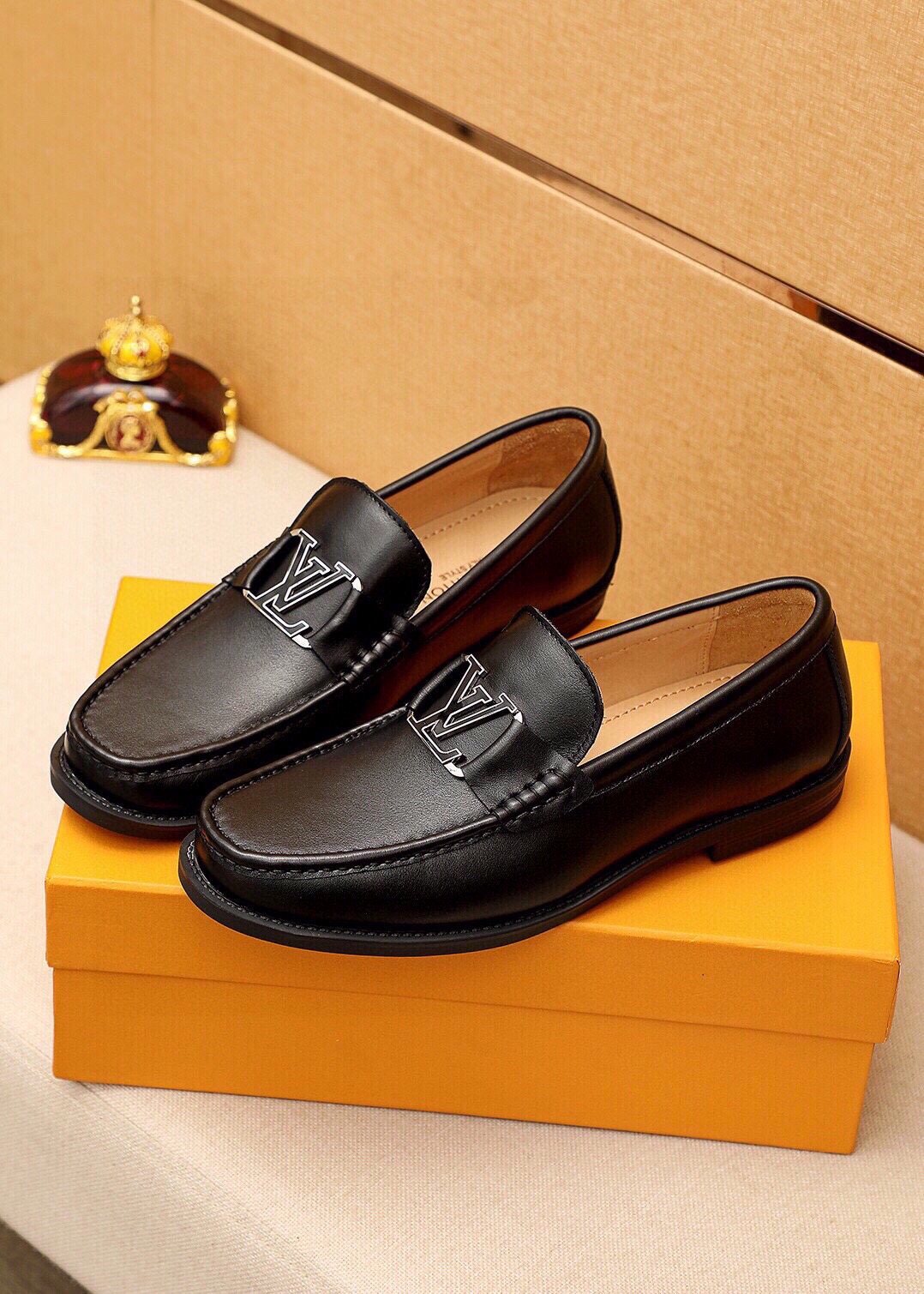 微商相册测试鞋子-Louis Vuitton Black Metal-Detail Loafers — side