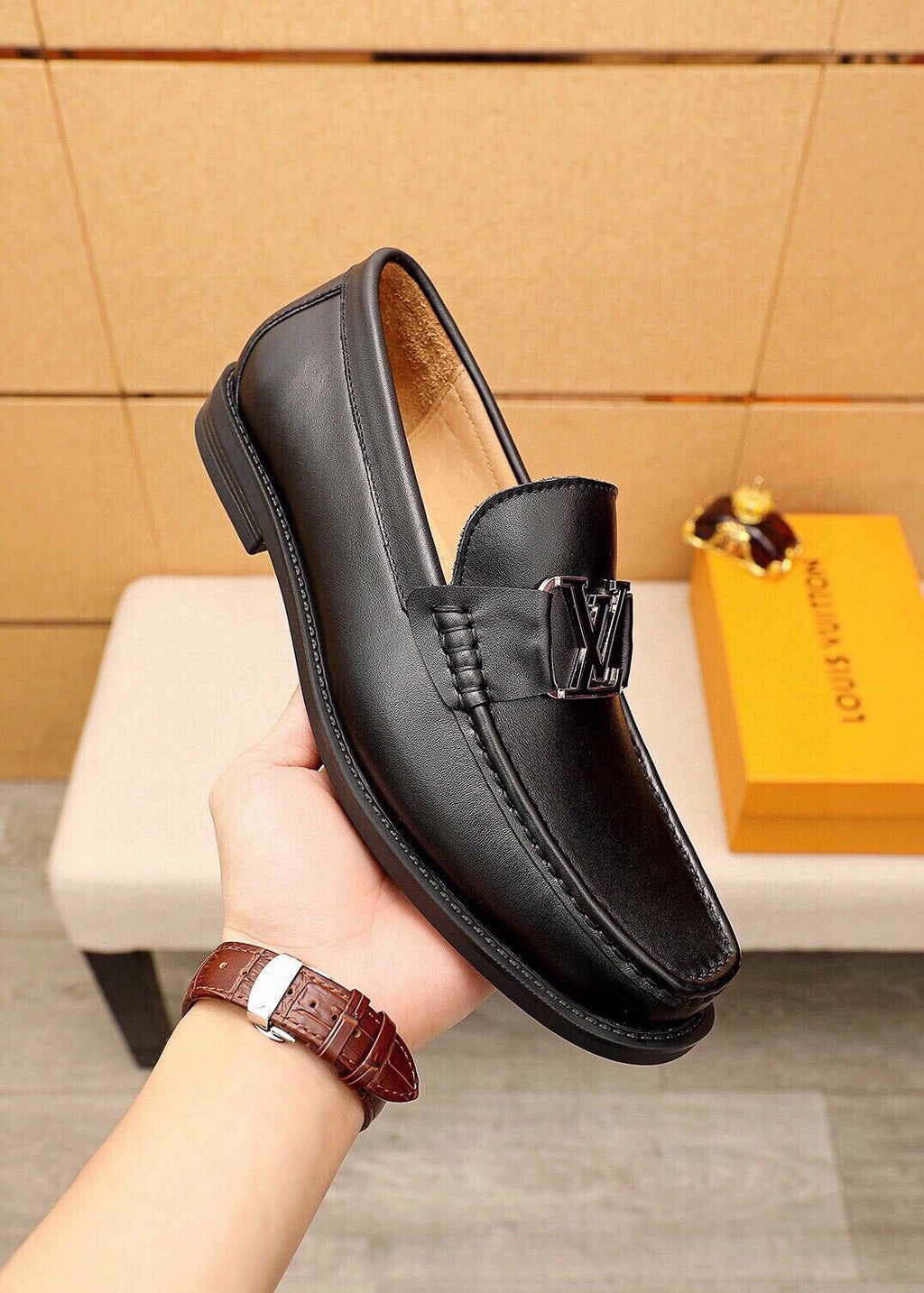 微商相册测试鞋子-Louis Vuitton Black Metal-Detail Loafers — side