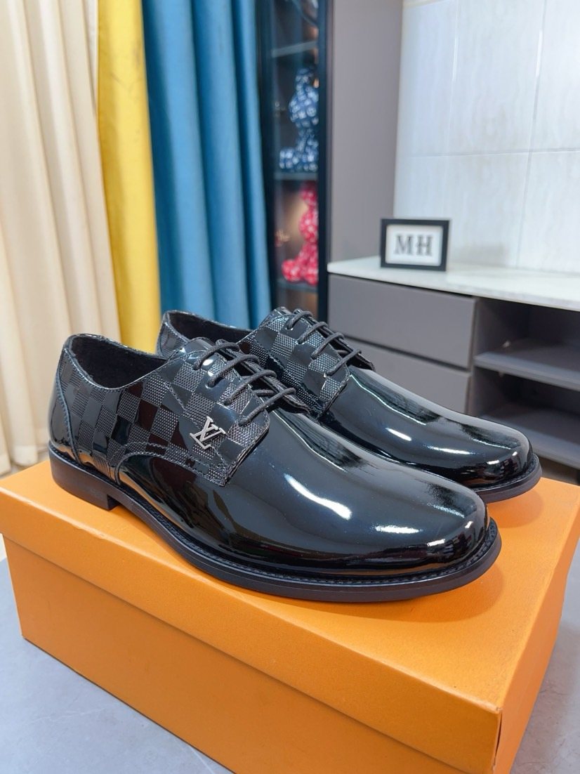 Louis Vuitton Black Glossy Lace-Up Dress Shoes — front