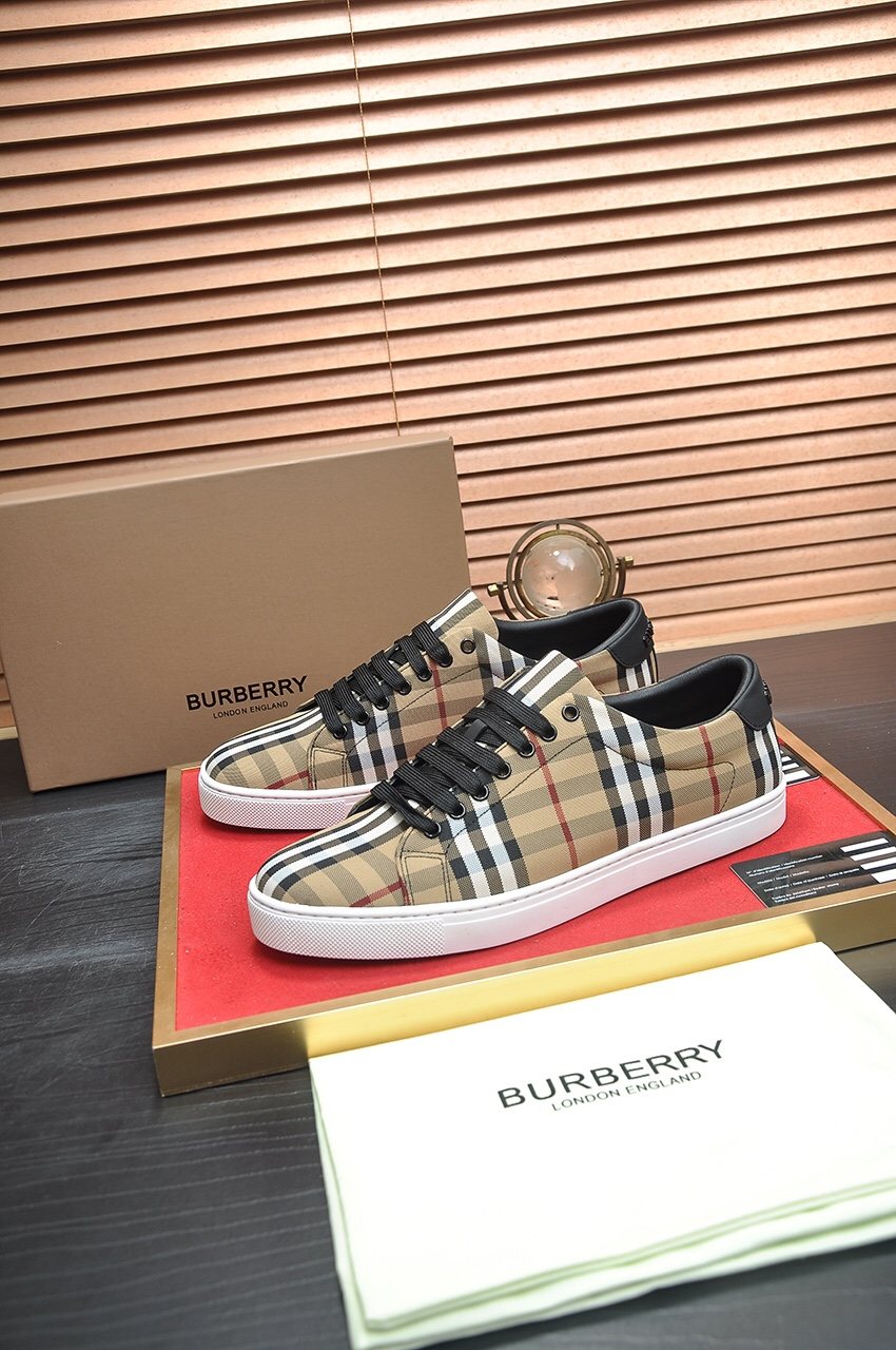 Burberry Tan Plaid Low-Top Sneakers — model