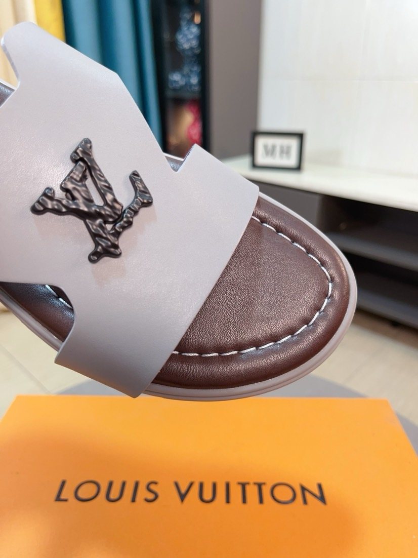 Louis Vuitton Logo-Pattern Slide Sandals — detail